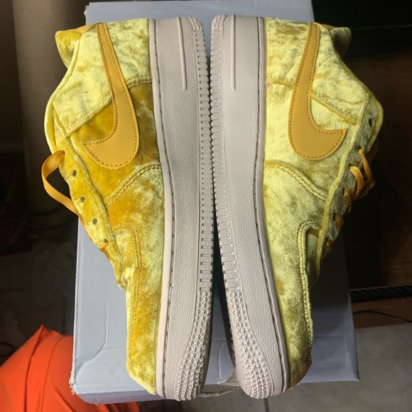 Air Force 1 LV8 GS Mineral Gold size 7Y - Picture 3 of 7